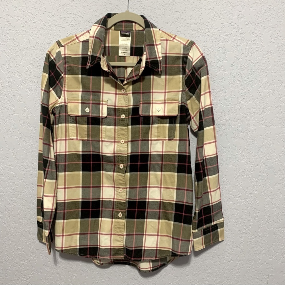 Patagonia Women’s Plaid Button Up Long Sleeve Shirt